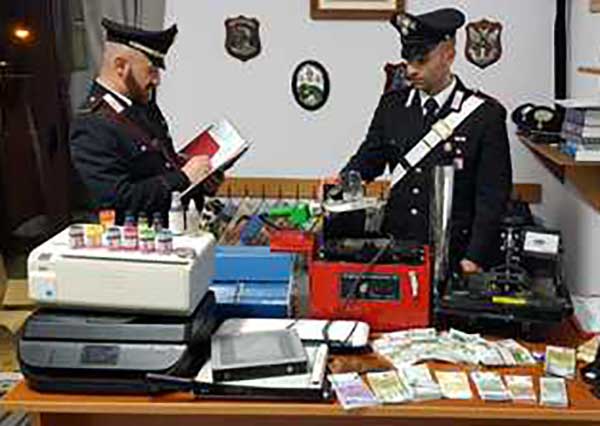 Laboratorio banconote false nel cosentino, arrestato un 27enne 