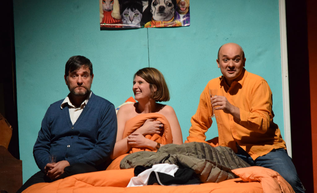 Lamezia: "Farse in camera da letto", successo per la commedia in dialetto napoletano in scena al teatro Costabile