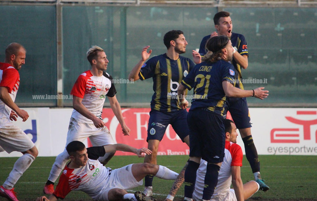 L'Fc Lamezia batte 1-0 il Castrovillari e resta da solo in seconda posizione