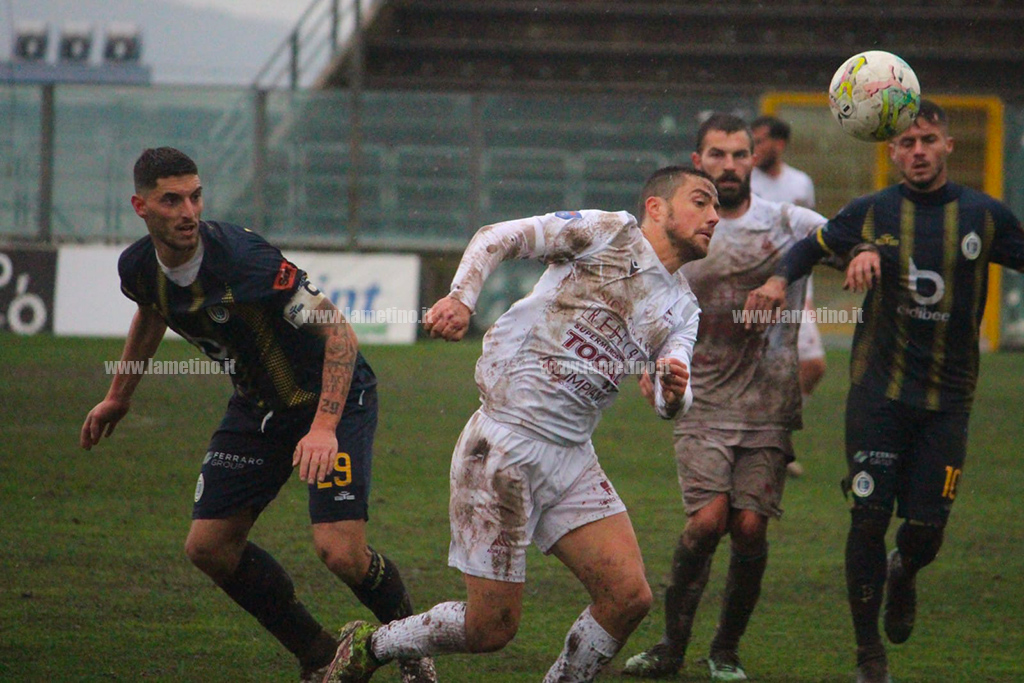 Fc Lamezia battuto 1-0 dall'Acireale al "D'Ippolito". Società gialloblù: "Esonerato mister Novelli"