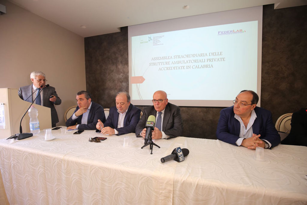 Assemblea straordinaria Anisap e Federlab a Lamezia, Oliverio: “Battaglia strutture accreditate è sacrosanta”