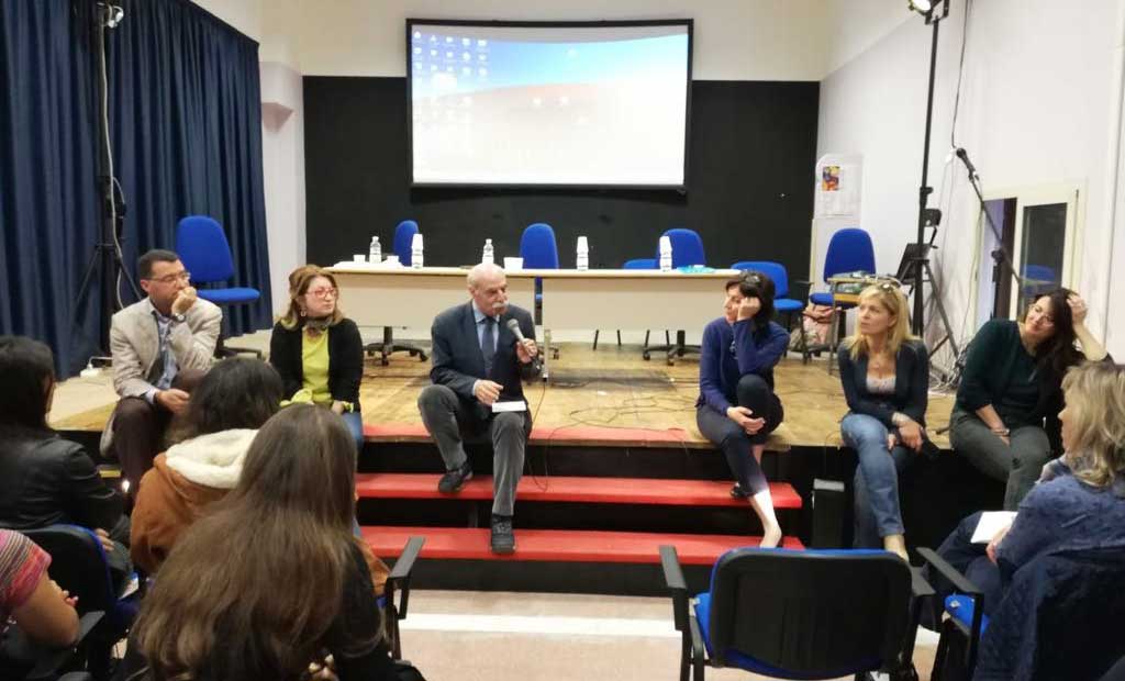 Filosofo Giuseppe Ferraro incontra studenti della rete di scuole "La Biga alata"