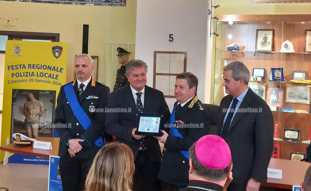 festa-polizia-locale-comandante-lamezia_1106e.jpg