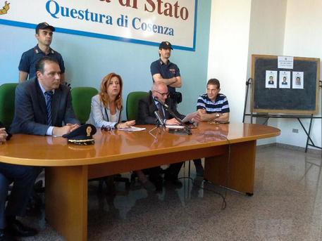 Cocaina dalla Colombia in una sedia, tre arresti a Cosenza