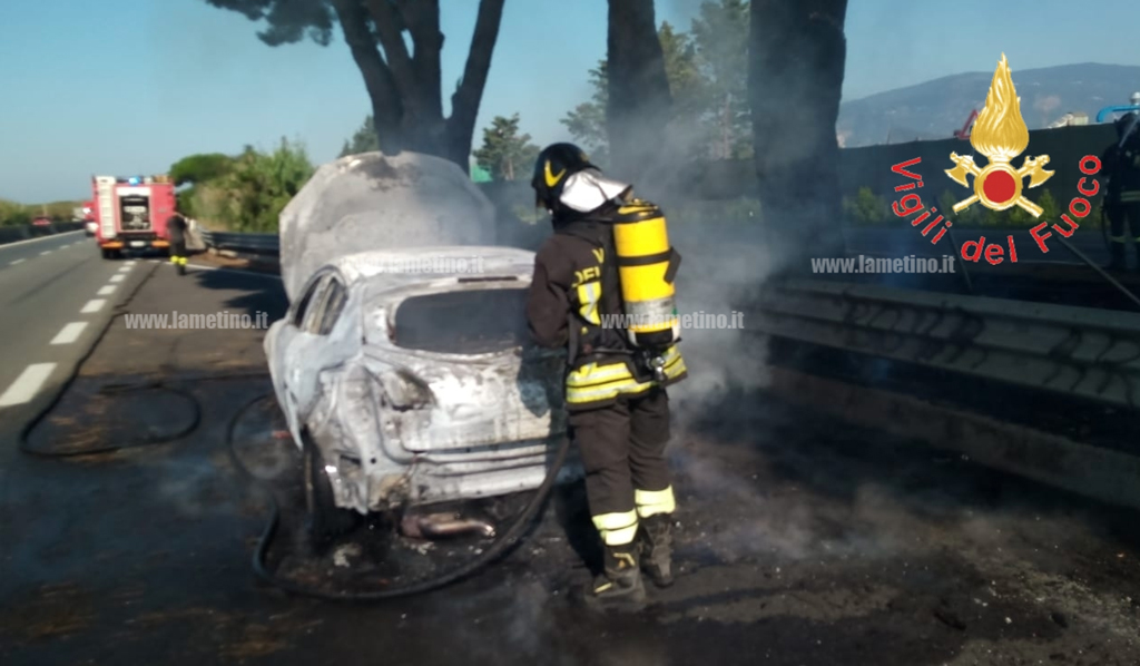 Lamezia, auto in fiamme sulla SS 280: illeso conducente