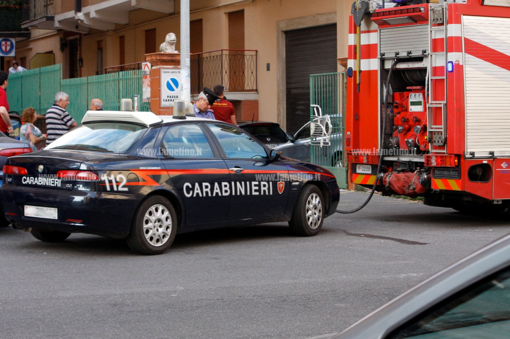 fiamme-auto-lamezia-via-tagliamento.jpg