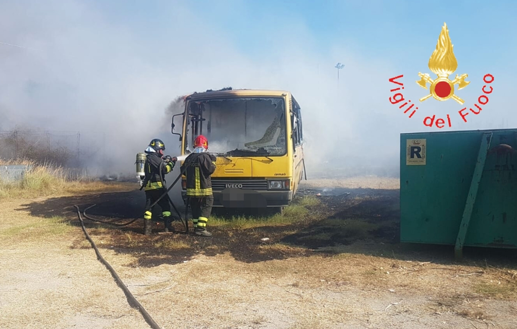 fiamme-falerna-scuolabus188191.jpg