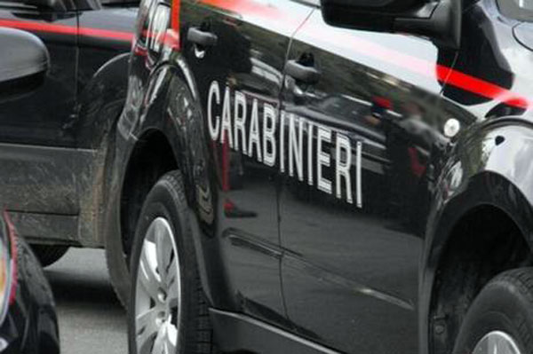 Calabria: Avviano alla prostituzione diciassettenne, due fermi 