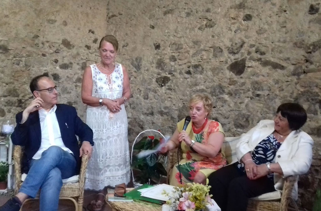 Presentato a Curinga “E vissi aspettando il sole” di Maria Russo