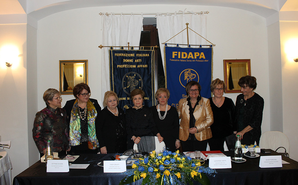 Lamezia, nuovi ingressi in Fidapa: "Cerimonia delle candele simboleggia unione di tutte le donne”