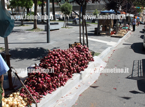 Lamezia: Fiera della Cipolla a piazza Mazzini, una tradizione che sfida il tempo