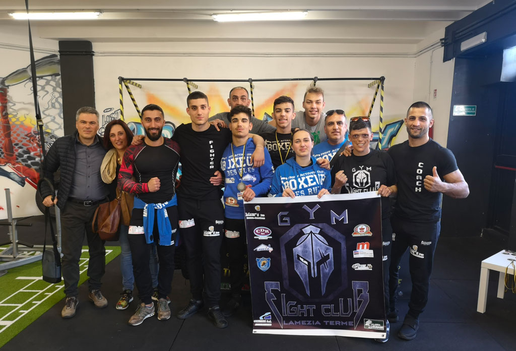 Tre ori e un bronzo per i lametini del Fight club a Napoli
