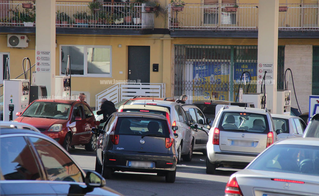 fila-benzina5cf29c38f5e3_53f44.jpg