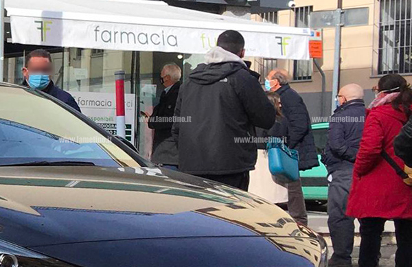 Lamezia, aumentano i contagi: oggi 38 nuovi casi. Locali chiusi per Covid e farmacie prese d'assalto per tamponi