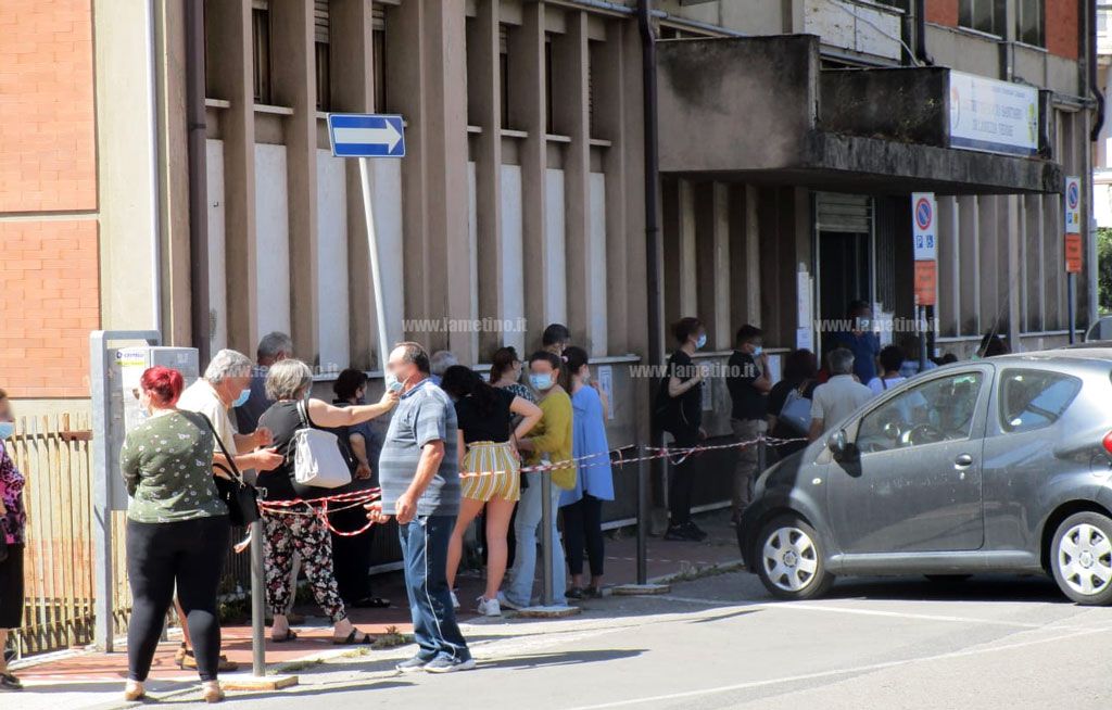 Lamezia, associazione malati cronici: "Lunghe file al distretto sanitario dell'Asp, è intollerabile"