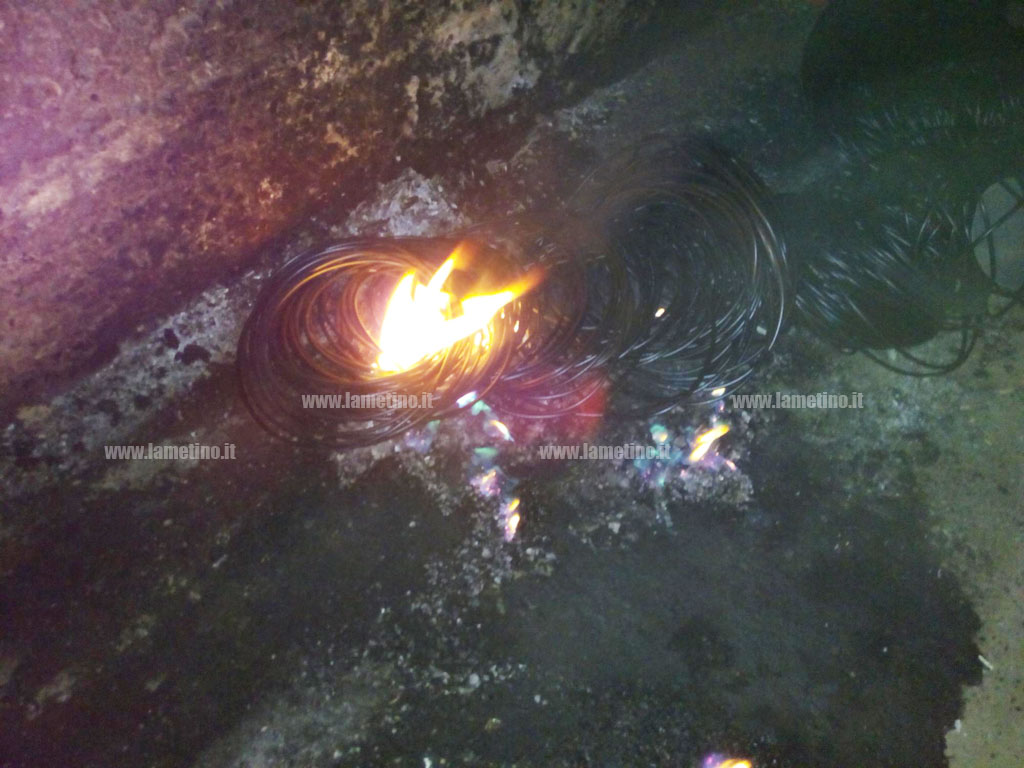 Lamezia: incendiano rifiuti e fili di rame rubati a Scordovillo, un arresto e una denuncia
