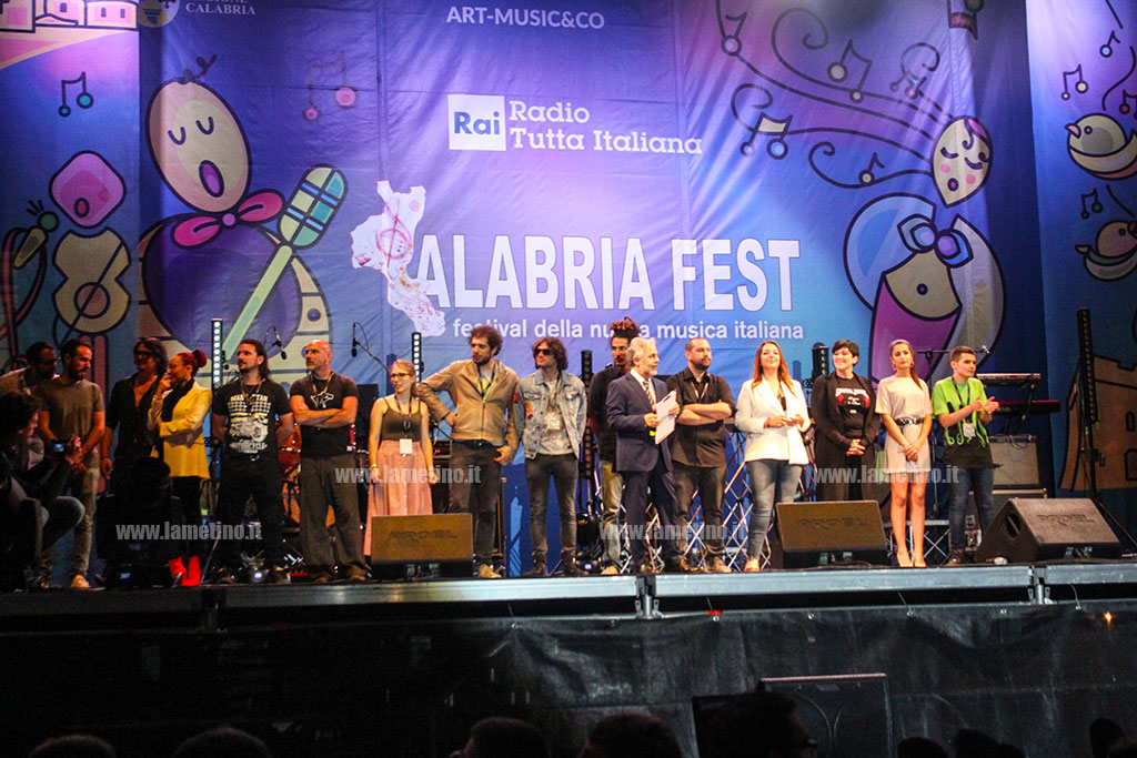 Lamezia, Clementino chiude il "Calabria Fest": la band “Regione Trucco” vince la prima edizione - VIDEO