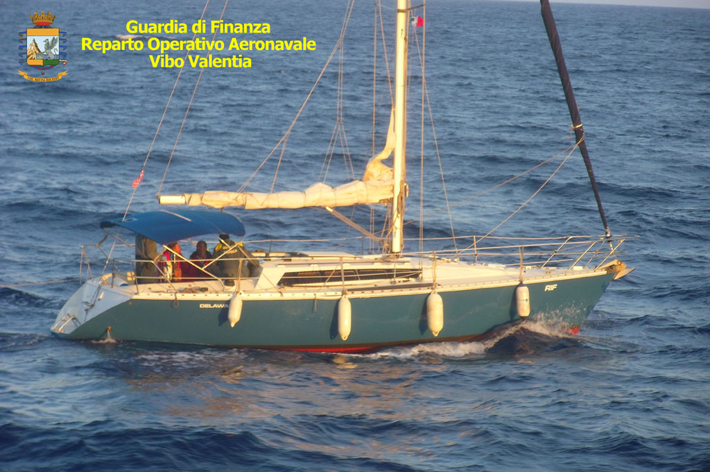 Arrestati due scafisti dopo sbarco migranti ad Isola Capo Rizzuto - VIDEO