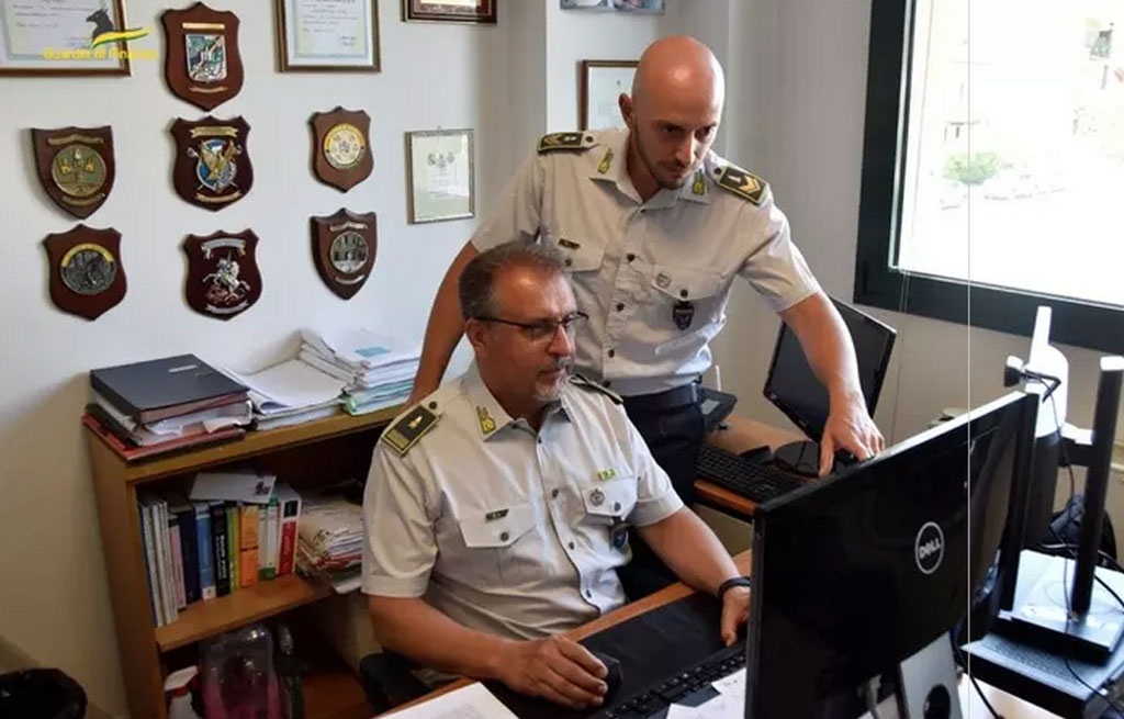 Si finge malato e in 3 anni lavora a scuola solo 9 giorni: dipendente scolastico calabrese scoperto da Gdf a Pordenone