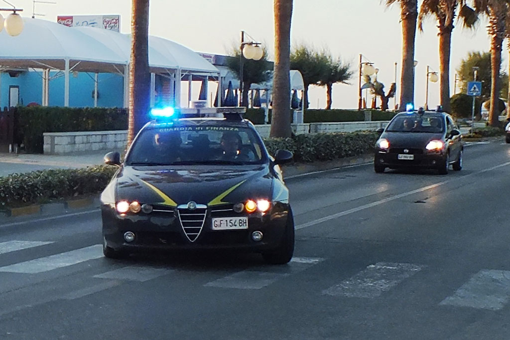 Proponeva finanziamenti fittizi, arrestato mediatore abusivo 