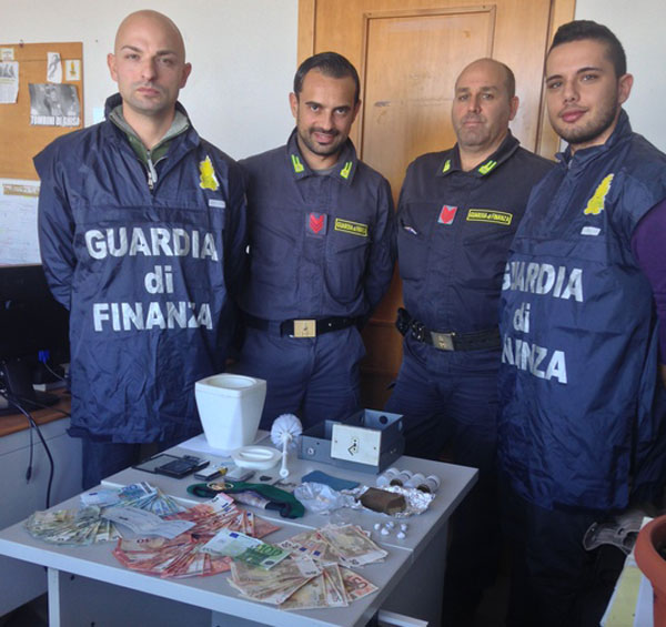 Scoperto con cocaina ed hascisc a casa, arrestato a Crotone