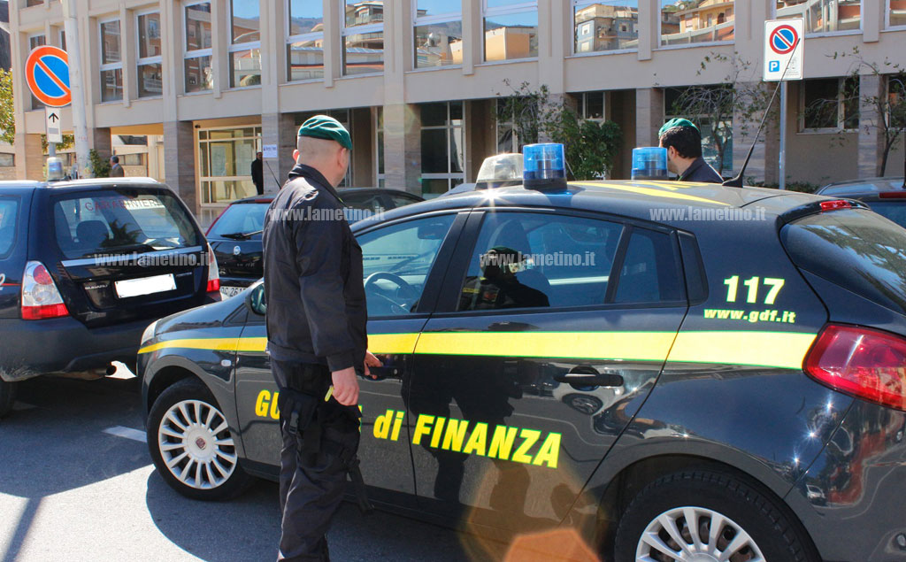 Lamezia, commesse sfruttate e sottoposte a metodi di sorveglianza degradanti: denunciati 2 imprenditori