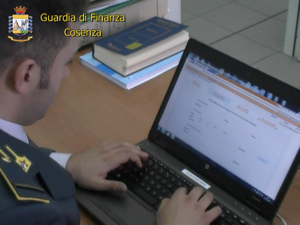 Indebito finanziamento per 4 milioni, denunciato responsabile società a Paola