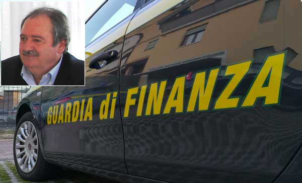 Timbrava cartellino all'Asp e andava via, arrestato sindaco di Scalea 