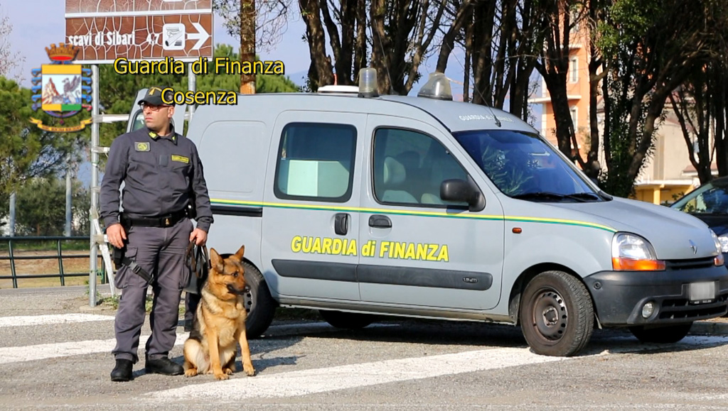 GdF Sibari sequestra cinque chilogrammi di hashish, 3 arrestati 