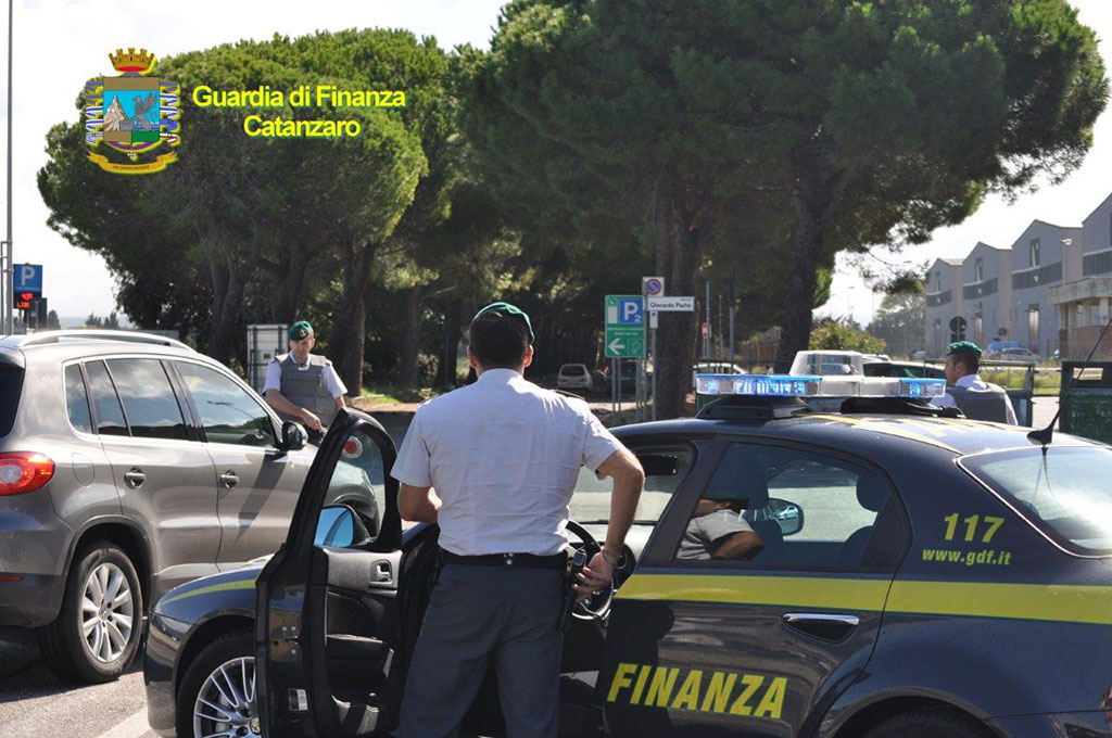 Lamezia: indagate tre persone per usura e tre imprenditori per favoreggiamento