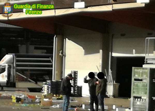 Assolda presunti affiliati a cosca 'ndrangheta per recuperare credito, 5 arresti in Toscana