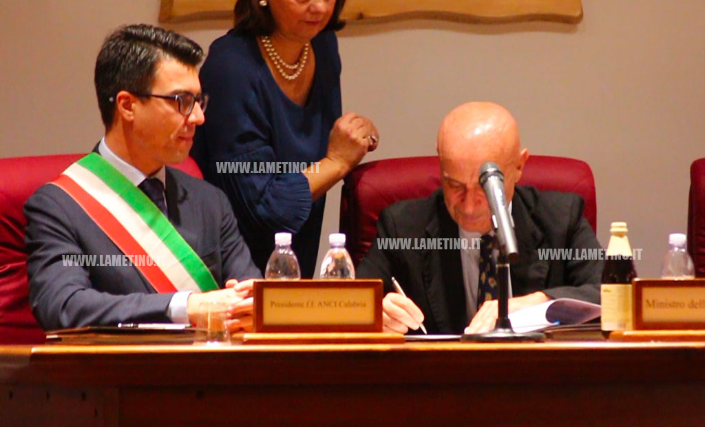 firma-minniti.jpg