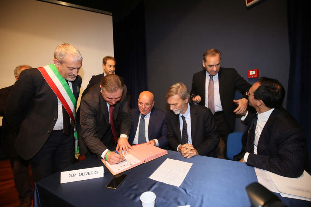 firma-protocollo-viabilita-interna-pollino----10.jpg