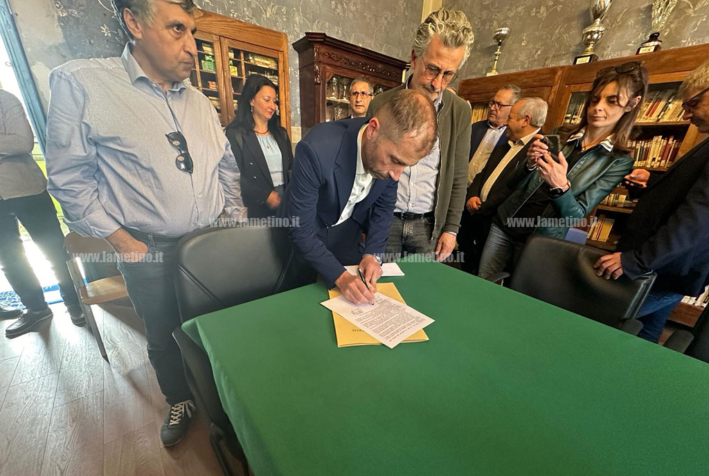 firma.404_94494.jpg