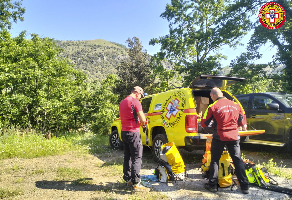 Proseguono ricerche della giovane caduta dal gommone durante escursione di rafting nel fiume Lao: trovato il caschetto protettivo