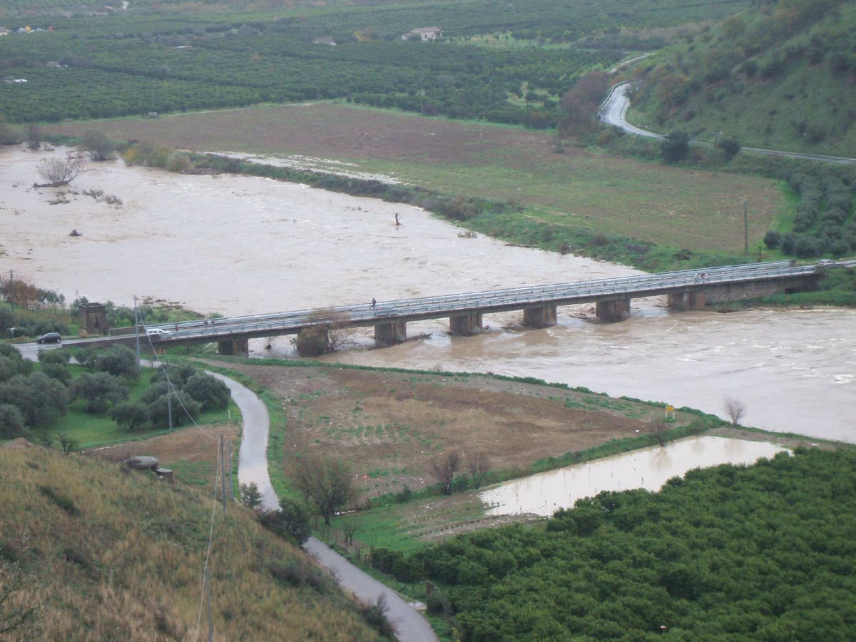 Calabria aderisce alla "Carta contratti di fiume" su degrado ambientale bacini fluviali