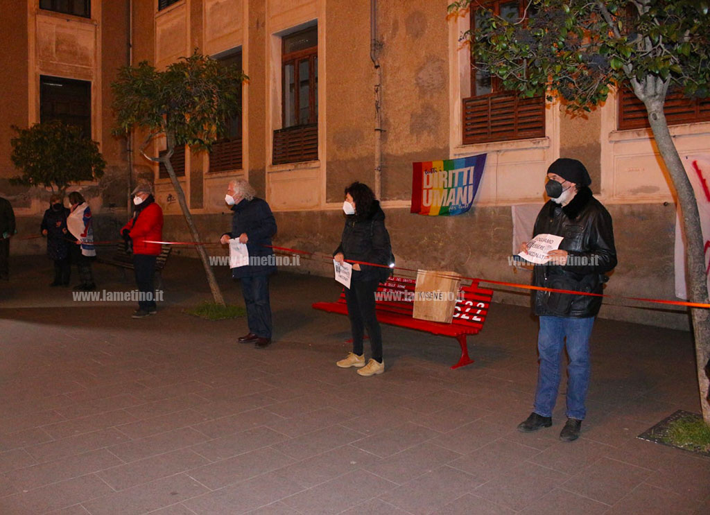 Lamezia, flashmob di cittadini su corso Nicotera: "Vogliamo essere vaccinati"