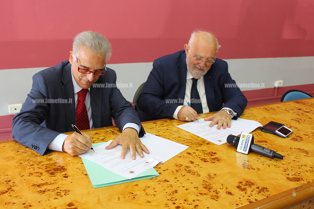 Lamezia, sottoscritto protocollo d’intesa tra Unical e Fondazione Terina: “Esperienza per studenti e ricercatori nei laboratori”