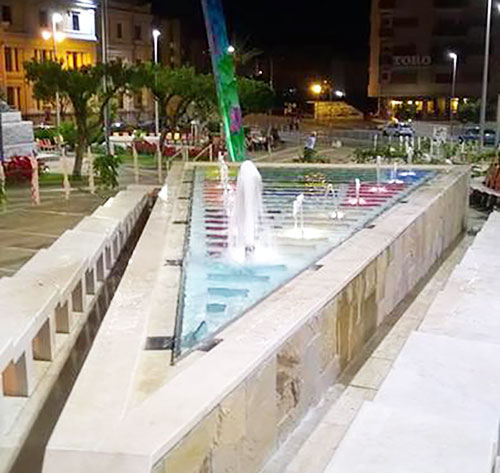 In tanti a vedere nuova fontana monumentale a Catanzaro