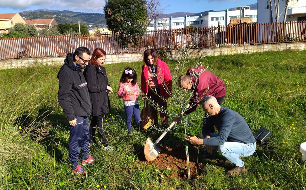Festa dell'albero, iniziativa di "Foresta Che Avanza" anche a Lamezia