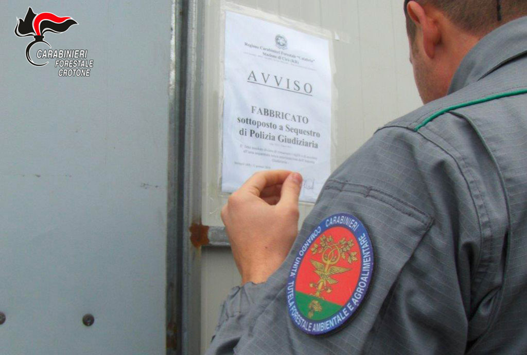 Sequestrato capannone abusivo nel crotonese, denunciato 43enne