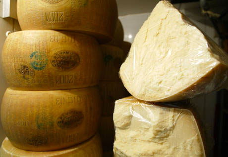 Furto di formaggio nel Reggiano, quattro denunciati