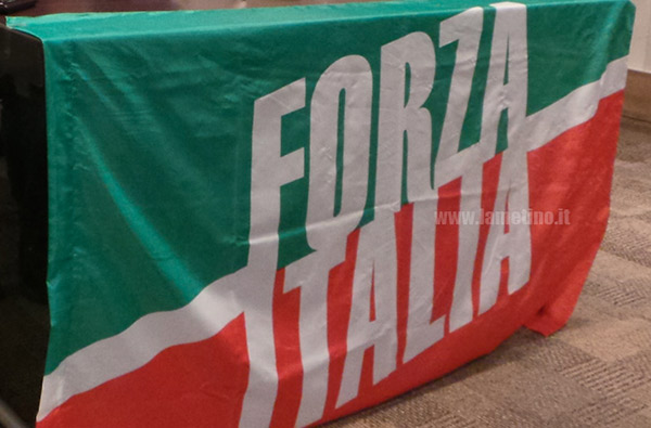 Lamezia, dirigenti e tesserati Forza Italia si autosospendono dopo nomina De Sarro: “Partito andato in frantumi”
