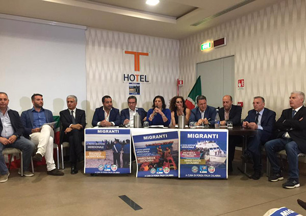 Forza Italia contro scelte Governo nazionale su immigrazione: "No ai tre hotspot in Calabria"