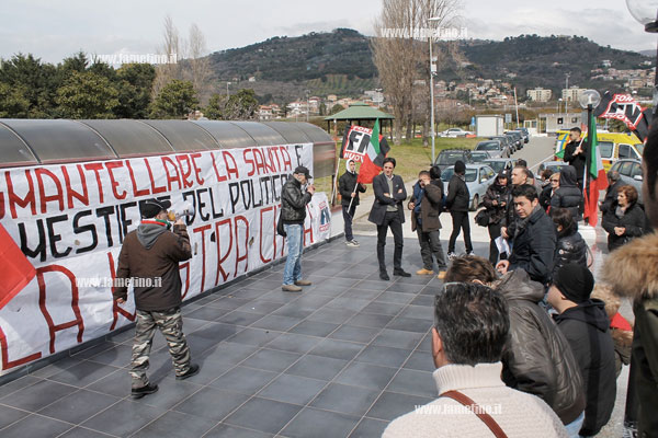 Lamezia: nuova protesta contro smantellamento ospedale 