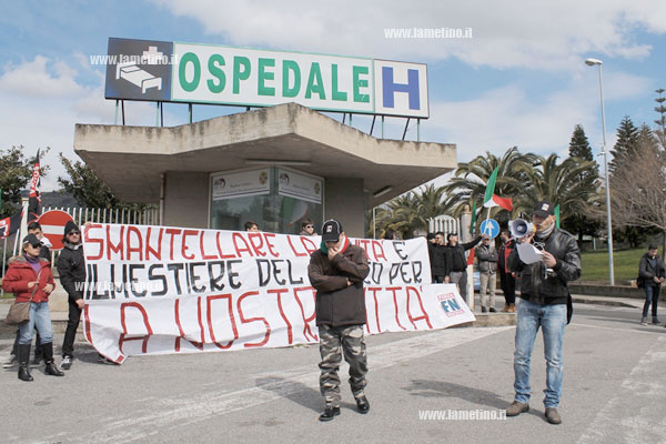 forza-nuova-presidio-ospedale-pediatria-4.jpg