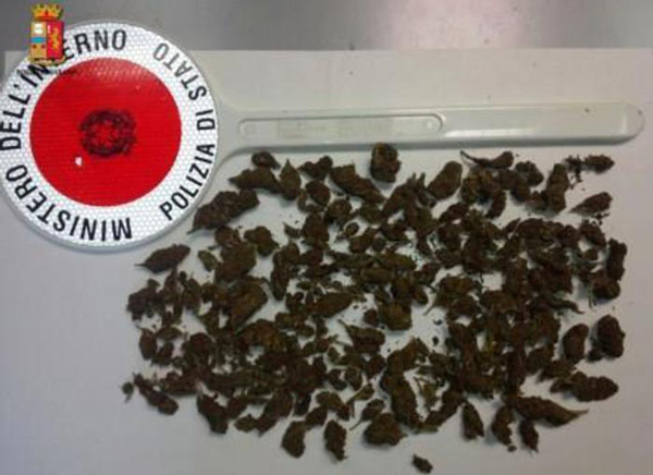 Sorpreso con marijuana, arrestato da Polizia dopo inseguimento a Crotone