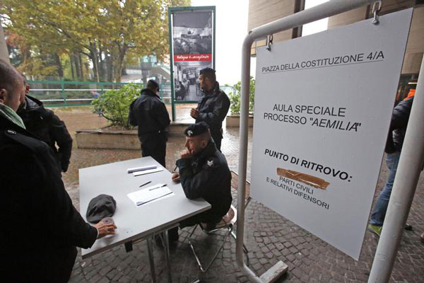 Raid punitivo contro collaboratore di giustizia a Bologna