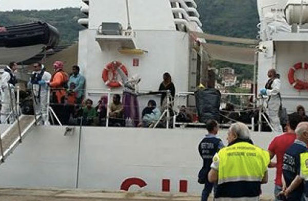 Nel porto di Vibo Valentia in arrivo 612 migranti