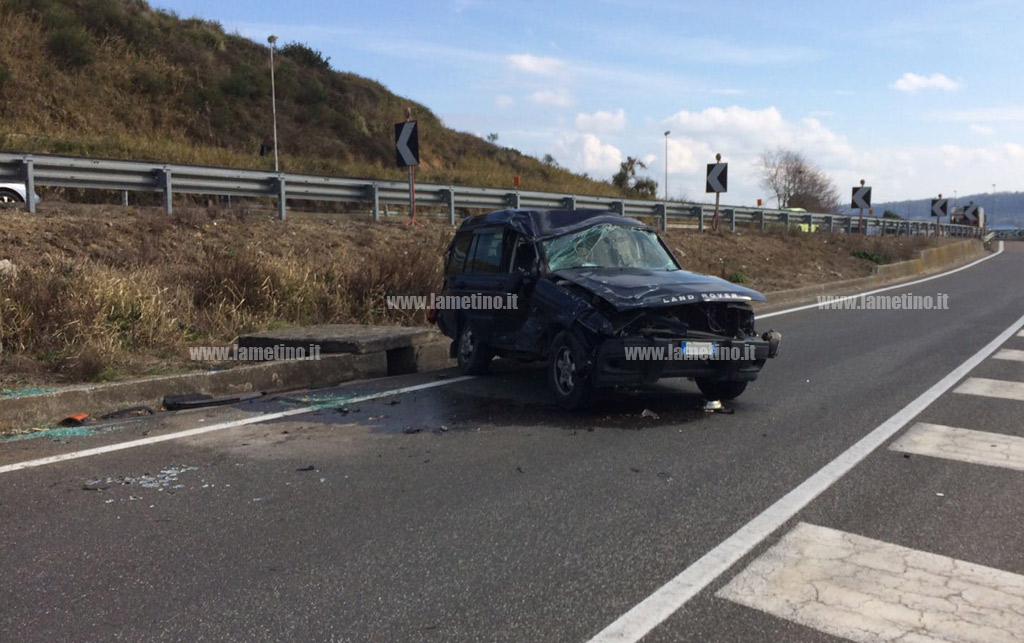 Lamezia: scontro tra auto e fuoristrada, feriti